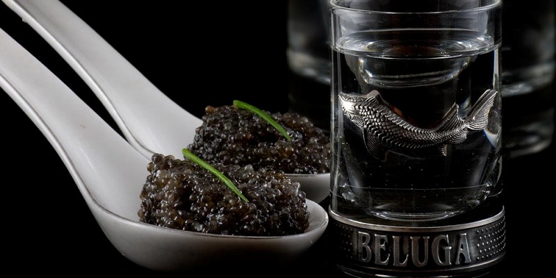 vodka russa beluga con caviale nero