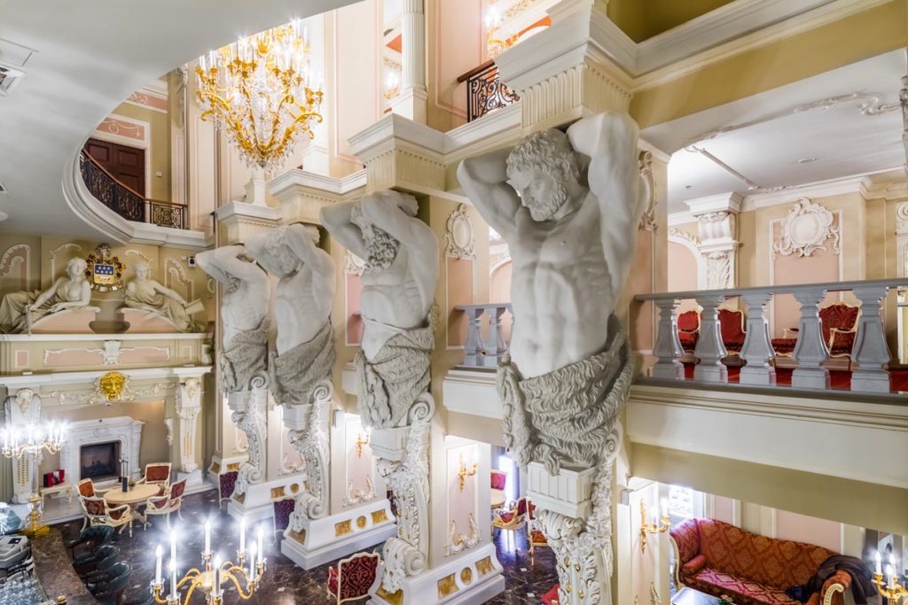 interni dell'albergo "Talion" a San Pietroburgo