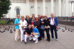 с итальянскими туристами напротив Измайловского Собора в Санкт-Петербурге