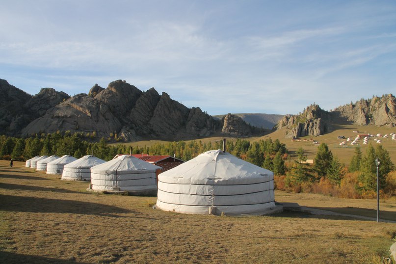 Mongolia. Ulan-Bator. La yurta nella steppa