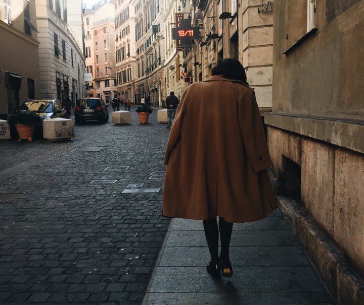 итальянская девушка женщина стиль мода пальто