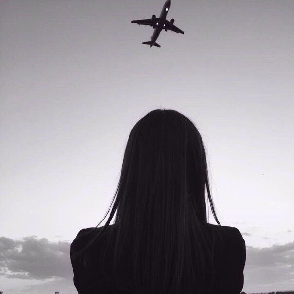 девушка и самолет стюардесса путешествия